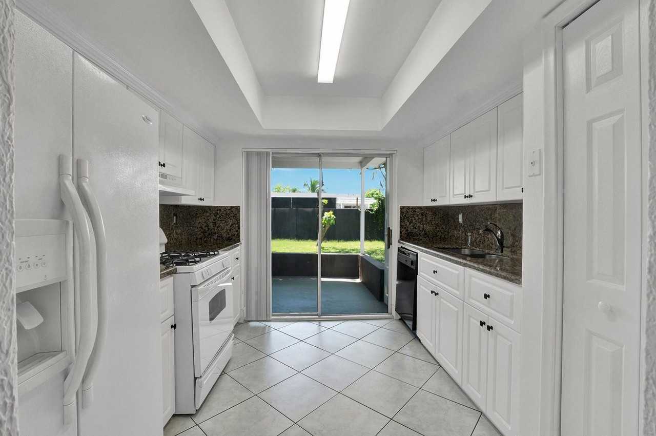 8360 Nw 25th Ct - Photo 6 of 43