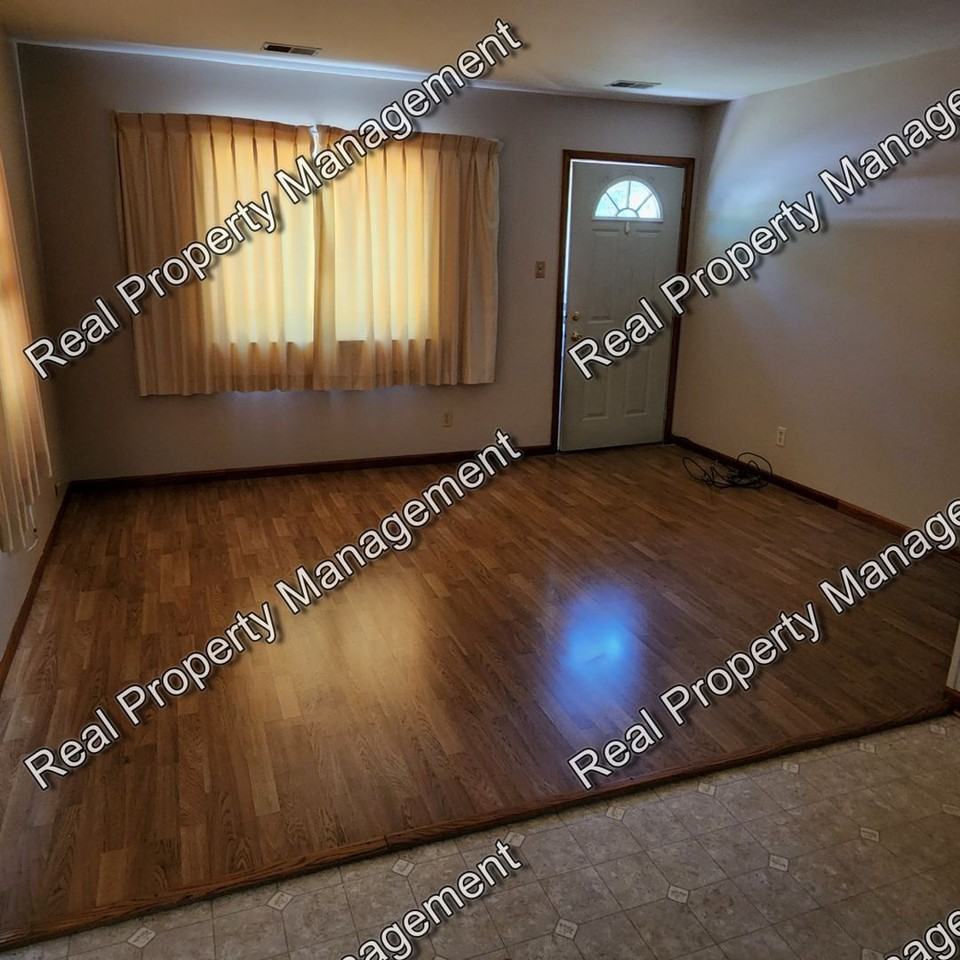 4046 Willow St - Photo 2 of 9