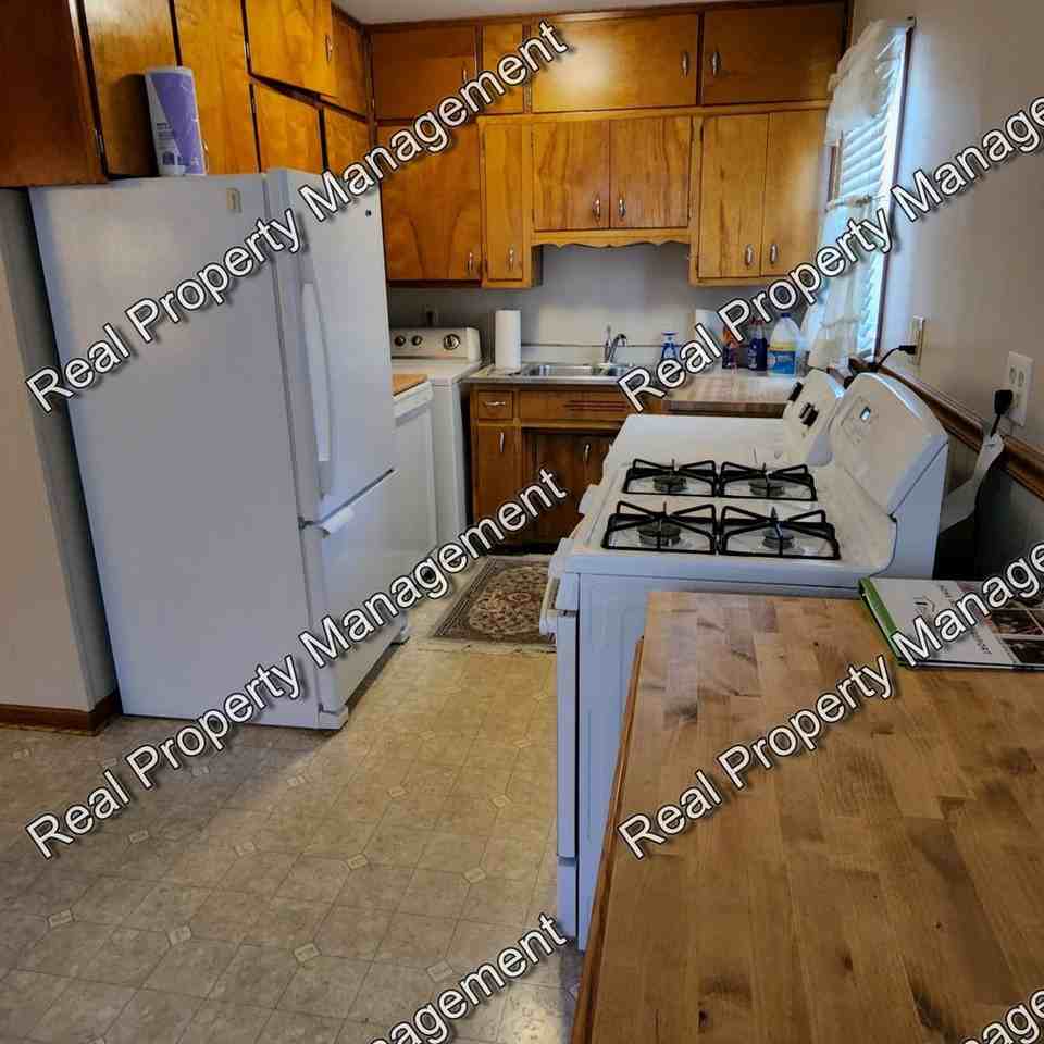 4046 Willow St - Photo 3 of 9