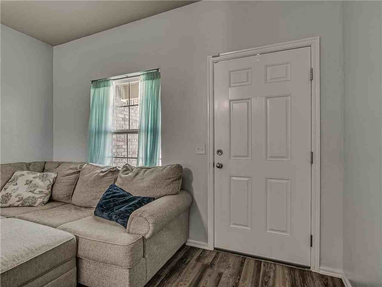 1912 West Autumn Way - Photo 3 of 33