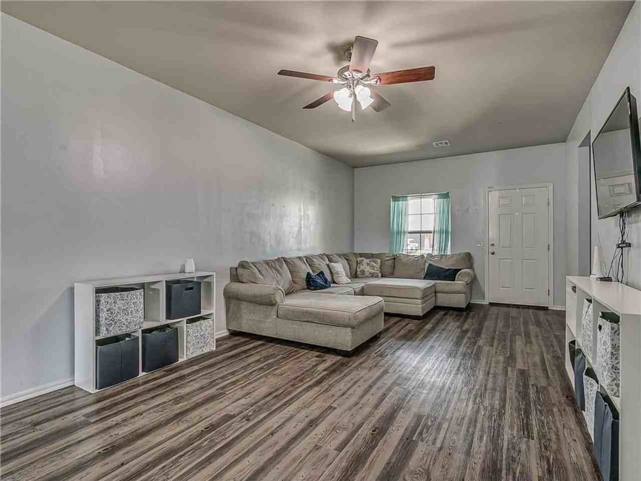 1912 West Autumn Way - Photo 4 of 33