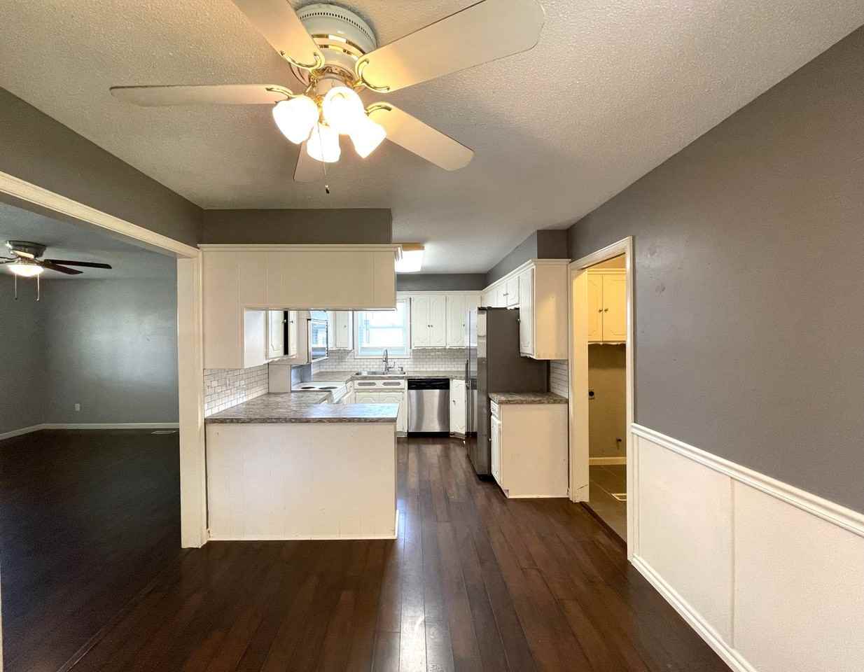 6317 North Warren Avenue - Photo 4 of 26