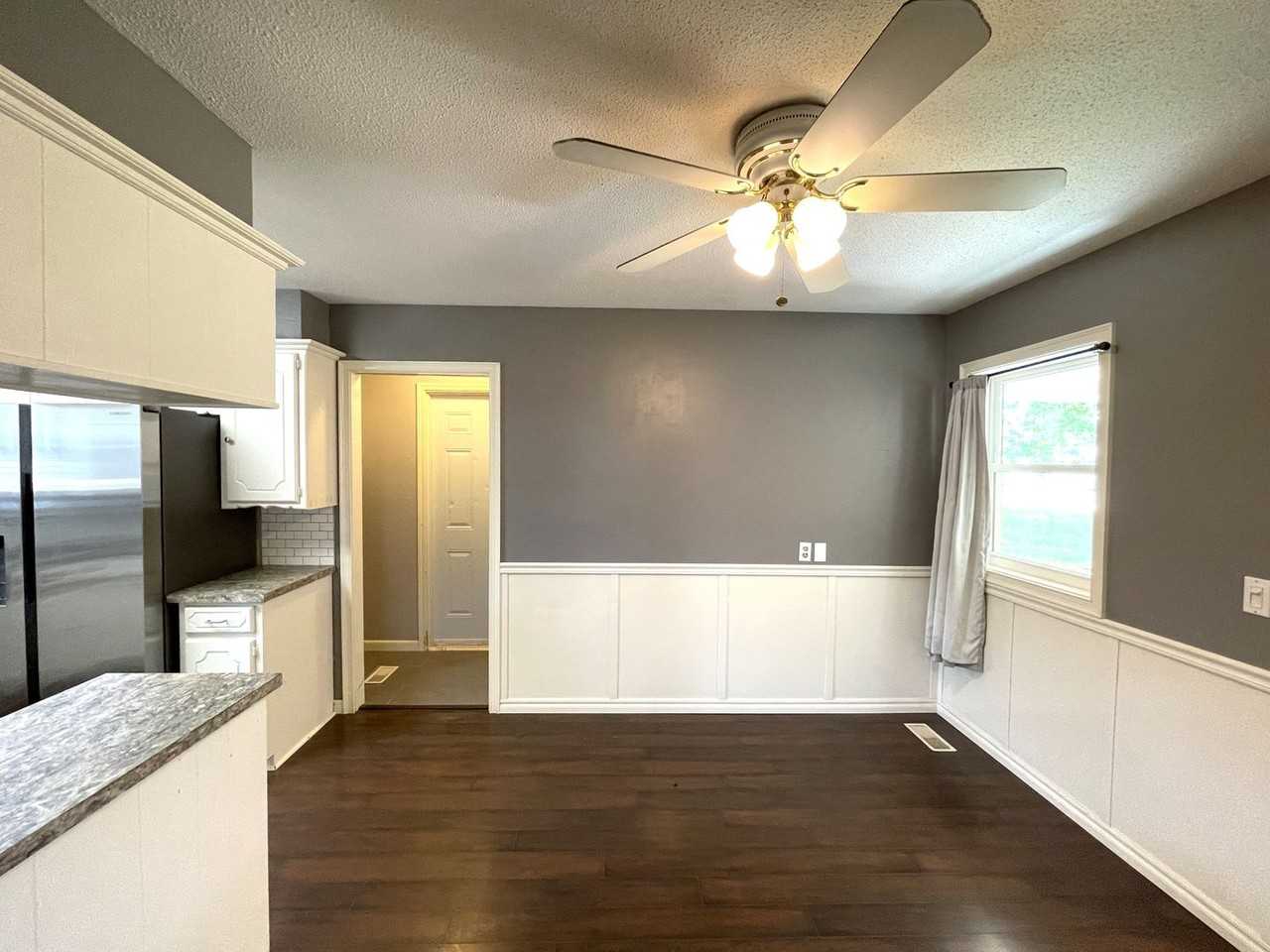 6317 North Warren Avenue - Photo 7 of 26