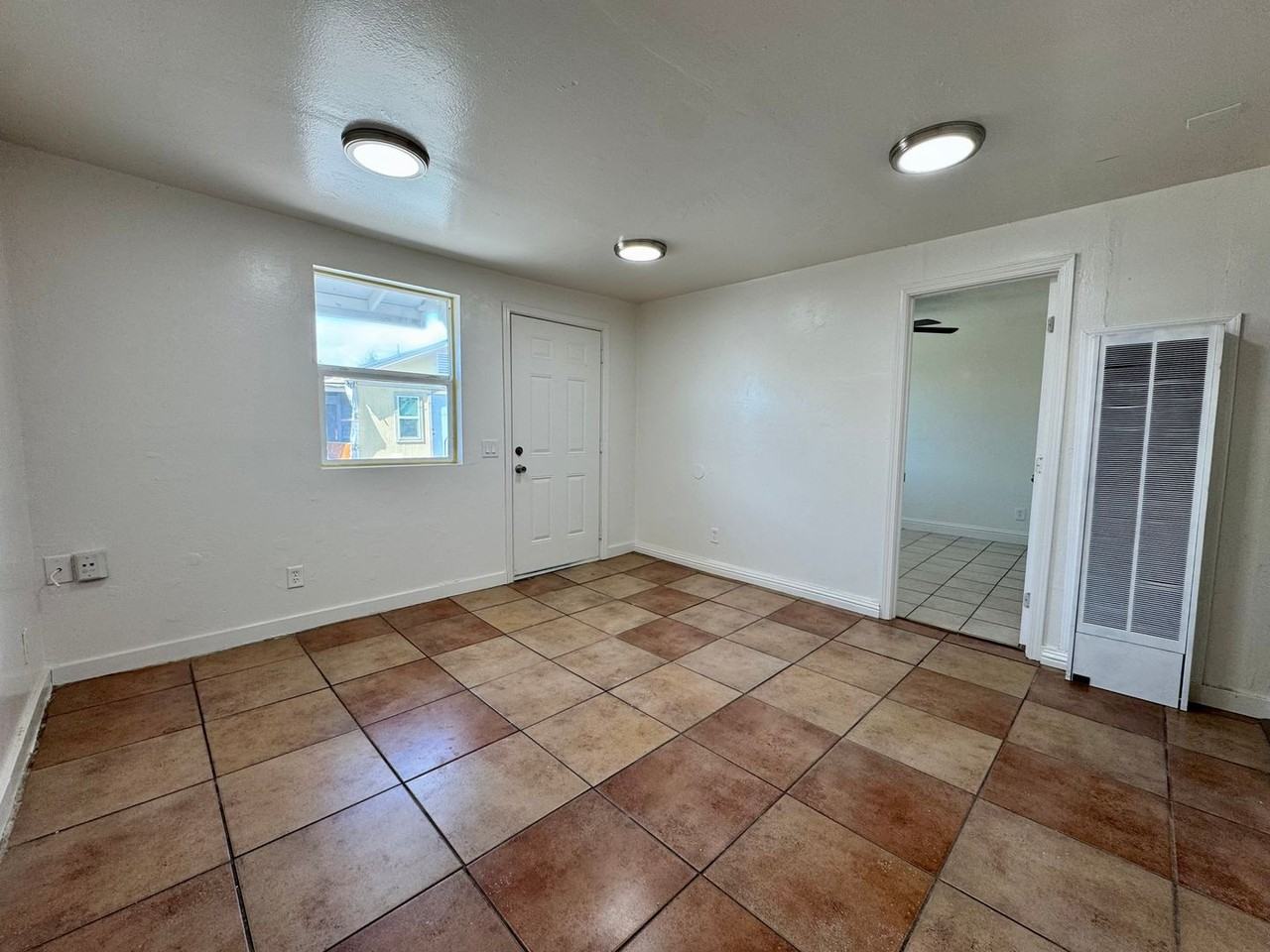 1377 Temple Ave - Photo 3 of 16