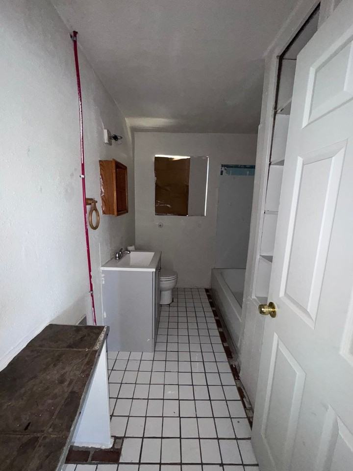 3 W Wells St - Photo 5 of 13