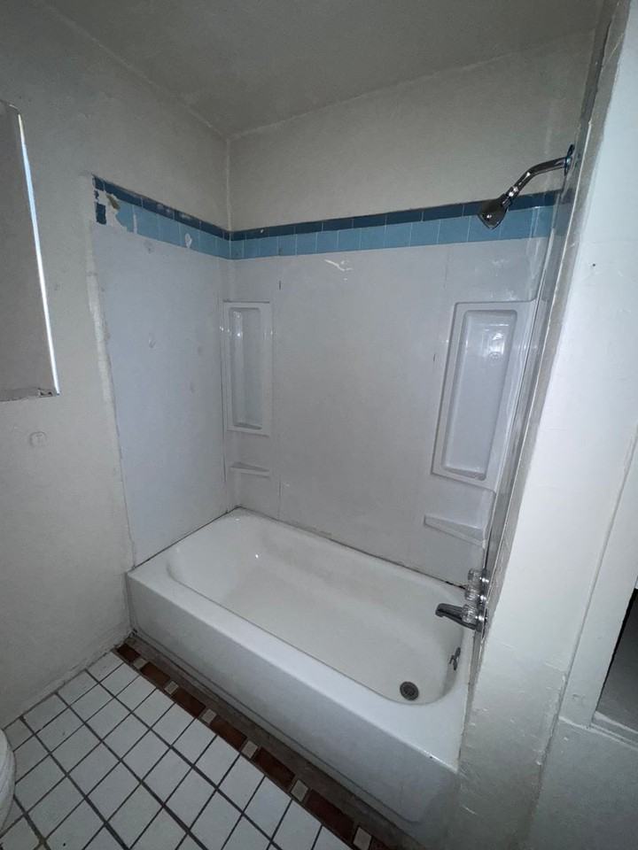 3 W Wells St - Photo 6 of 13