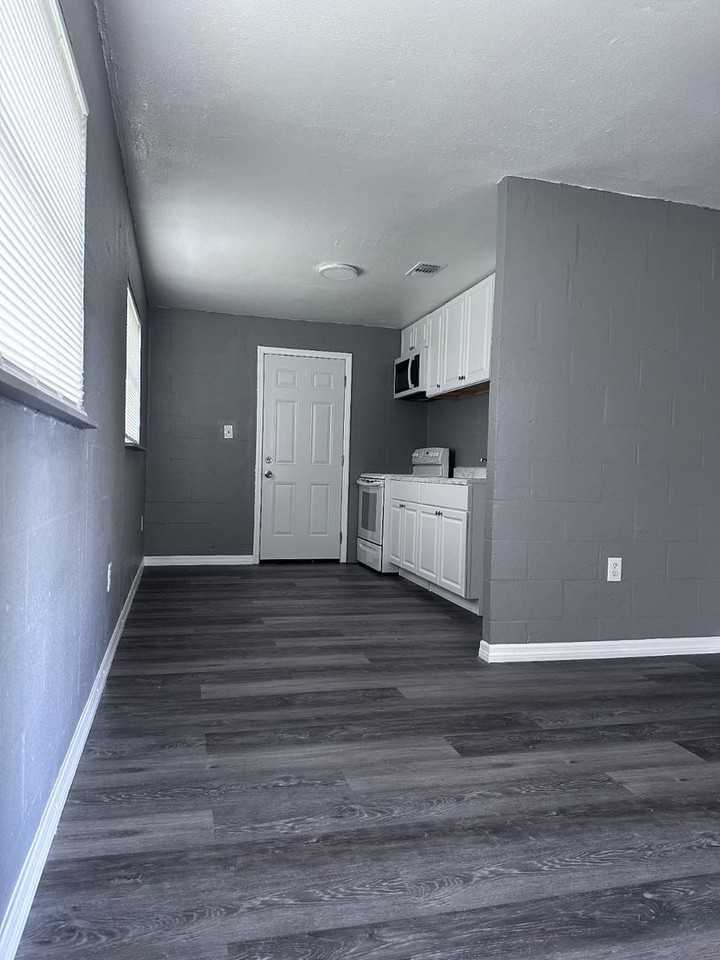 307 Sw 3rd Ter - Photo 2 of 8