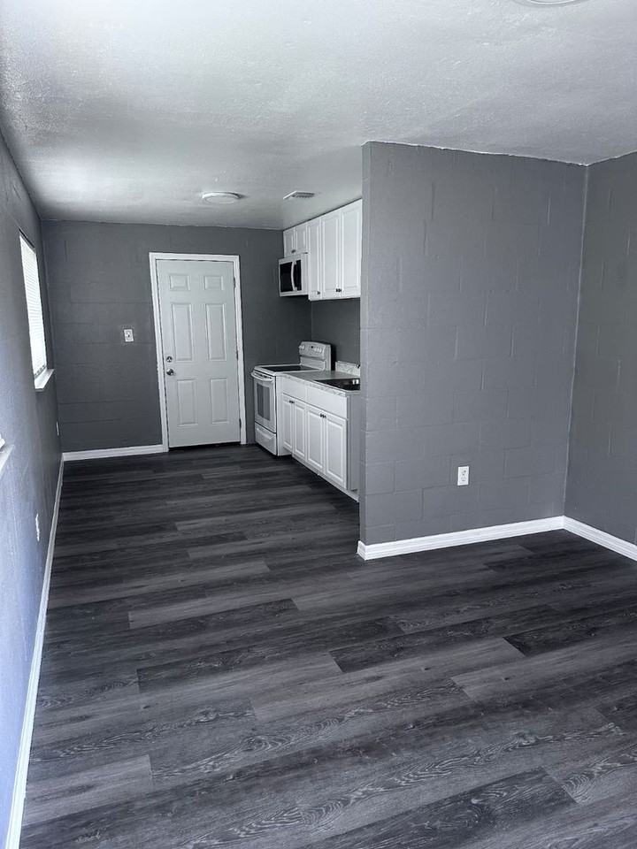 307 Sw 3rd Ter - Photo 4 of 8