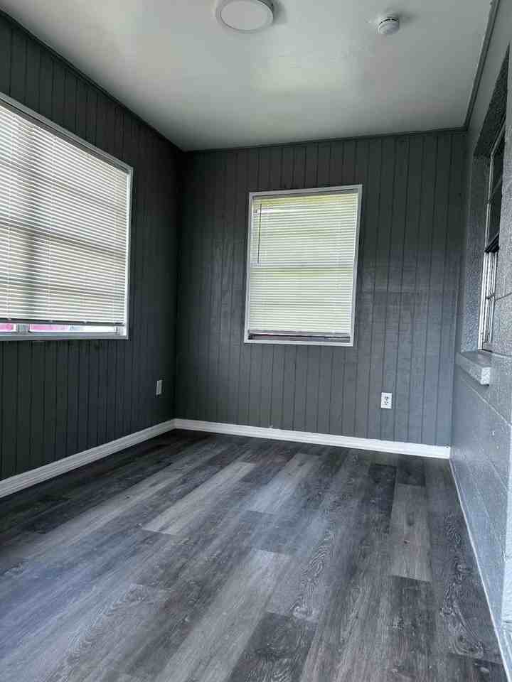 307 Sw 3rd Ter - Photo 5 of 8