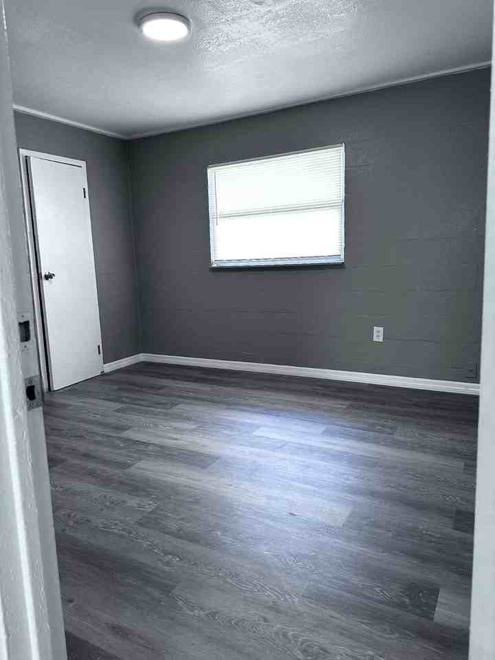 307 Sw 3rd Ter - Photo 6 of 8