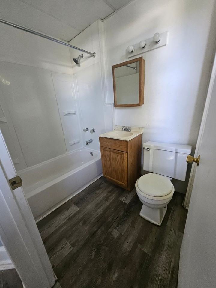 1404 E Lake Rd #2 - Photo 3 of 9