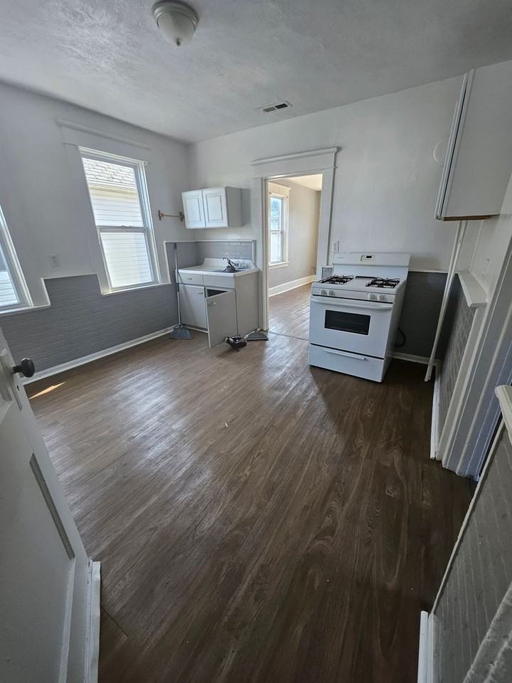 1404 E Lake Rd #2 - Photo 5 of 9