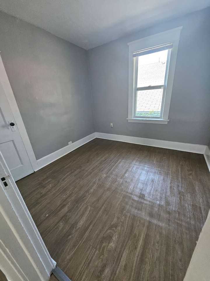 1404 E Lake Rd #2 - Photo 6 of 9