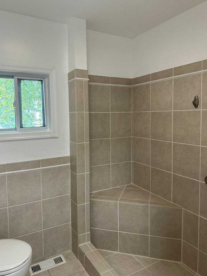 24 Admiral Blvd - Photo 3 of 28