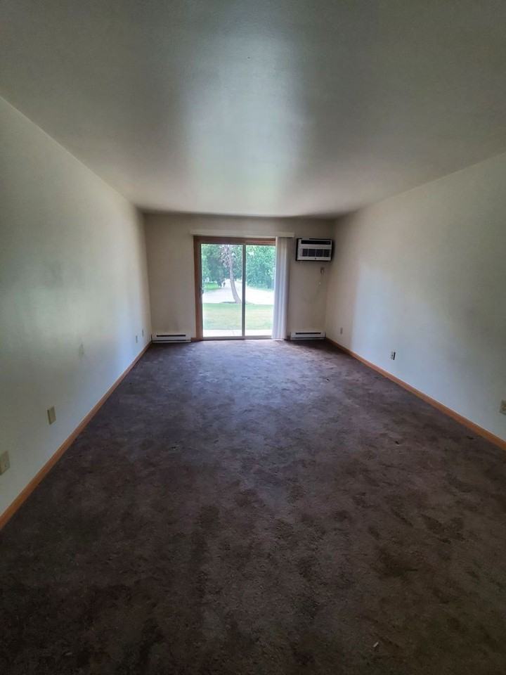 Graceland Arms - Photo 2 of 21