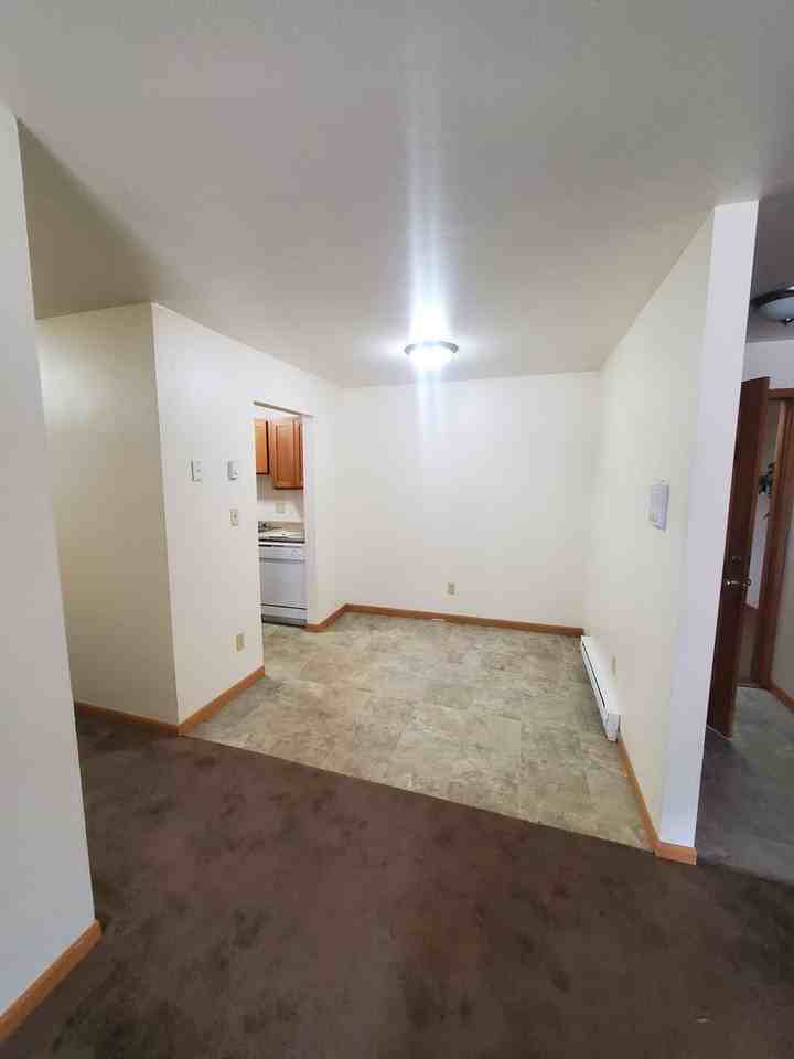 Graceland Arms - Photo 3 of 21