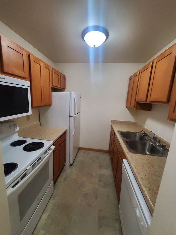 Graceland Arms - Photo 4 of 21