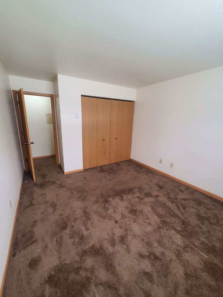 Graceland Arms - Photo 5 of 21