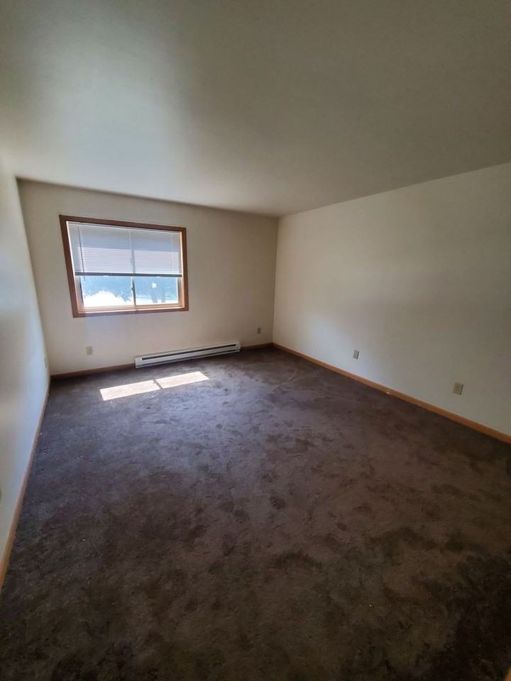 Graceland Arms - Photo 6 of 21