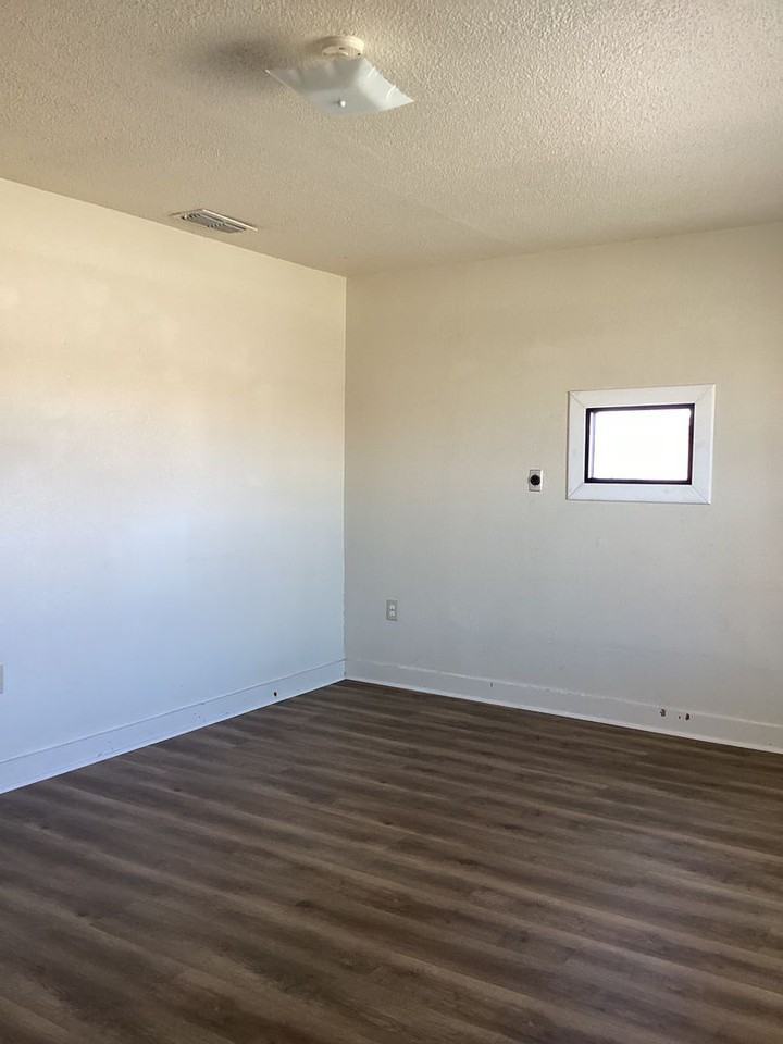 523 West 14th Street - Photo 3 of 14