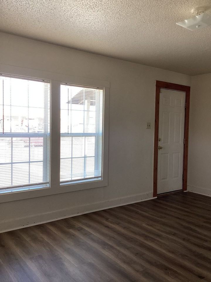 523 West 14th Street - Photo 4 of 14