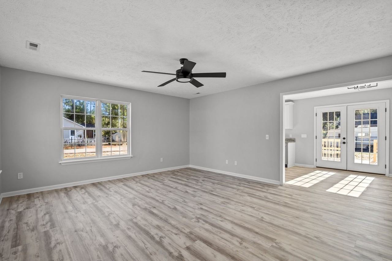 1098 Longleaf Dr - Photo 6 of 43