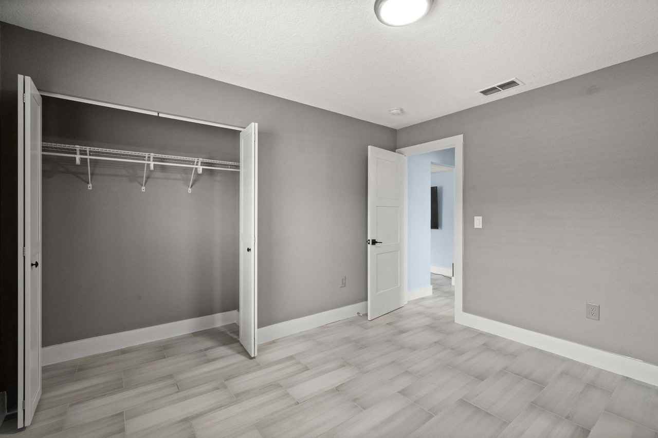 4007 Meadow Run Ln - Photo 2 of 37