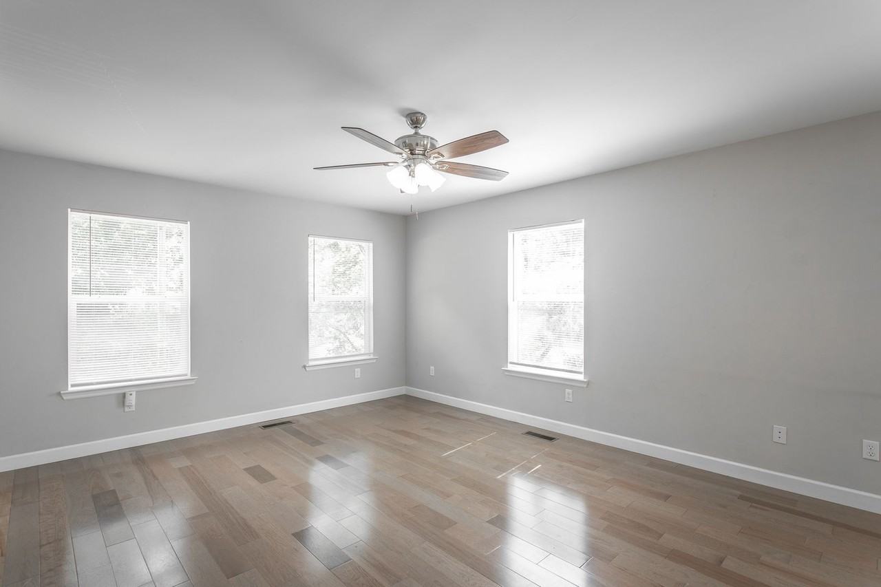 300 W Ridgewood Ave - Photo 7 of 33
