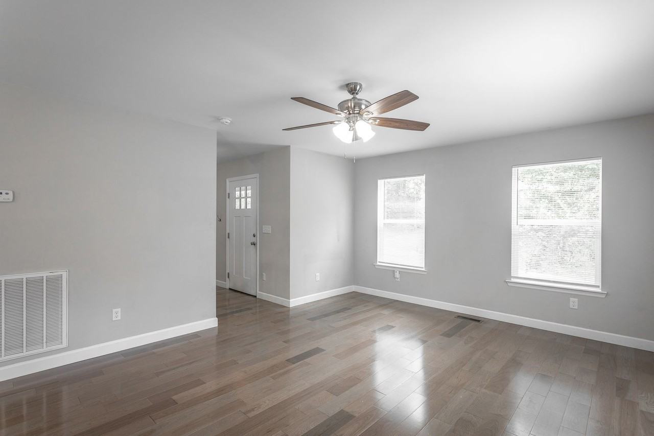 300 W Ridgewood Ave - Photo 2 of 33