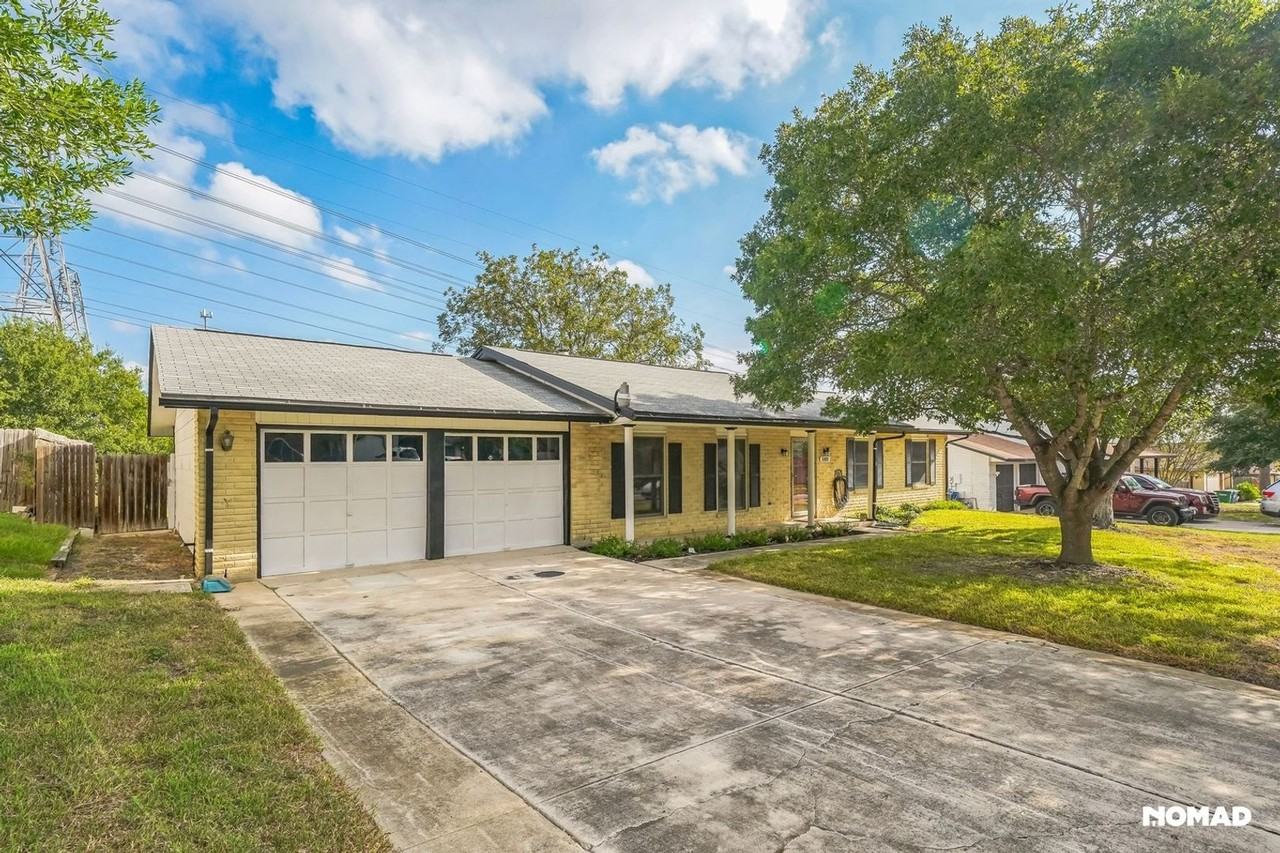 9723 Five Forks St - Photo 2 of 24