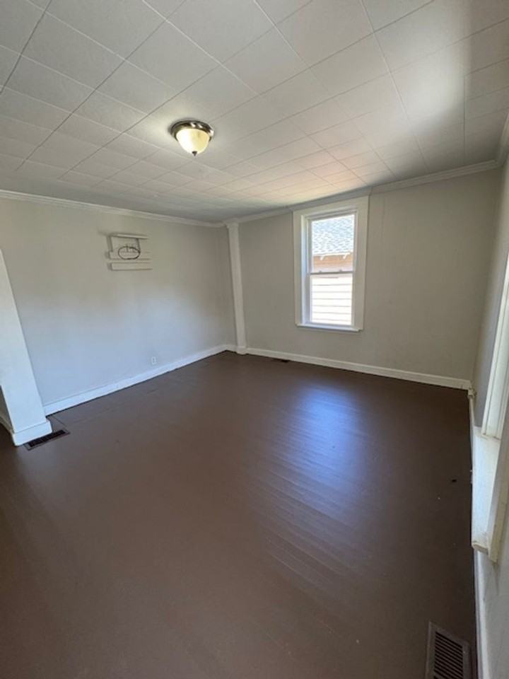 136 Home St - Photo 2 of 10