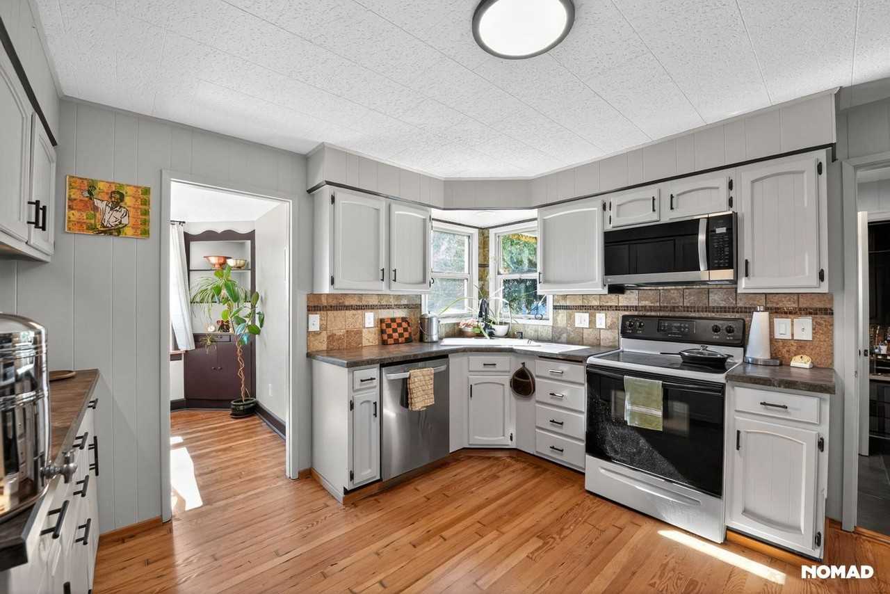 682 Sw Mcfadden Ave - Photo 3 of 23