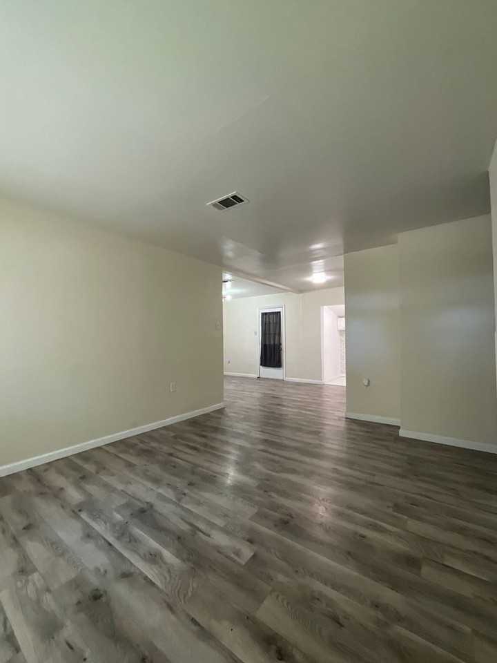 1314 Oak Dr - Photo 2 of 19