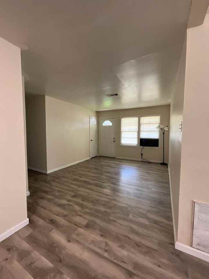 1314 Oak Dr - Photo 3 of 19