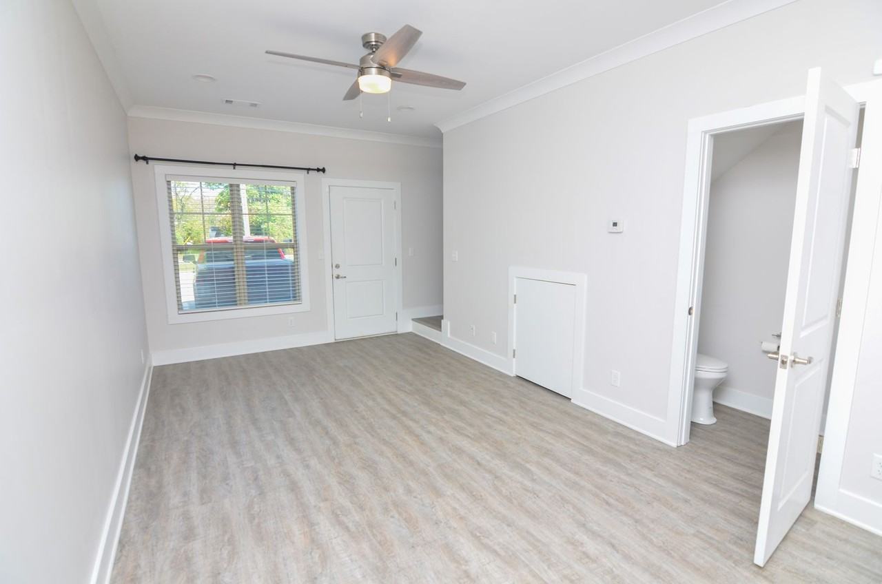 121 Bellvue Dr - Photo 3 of 15