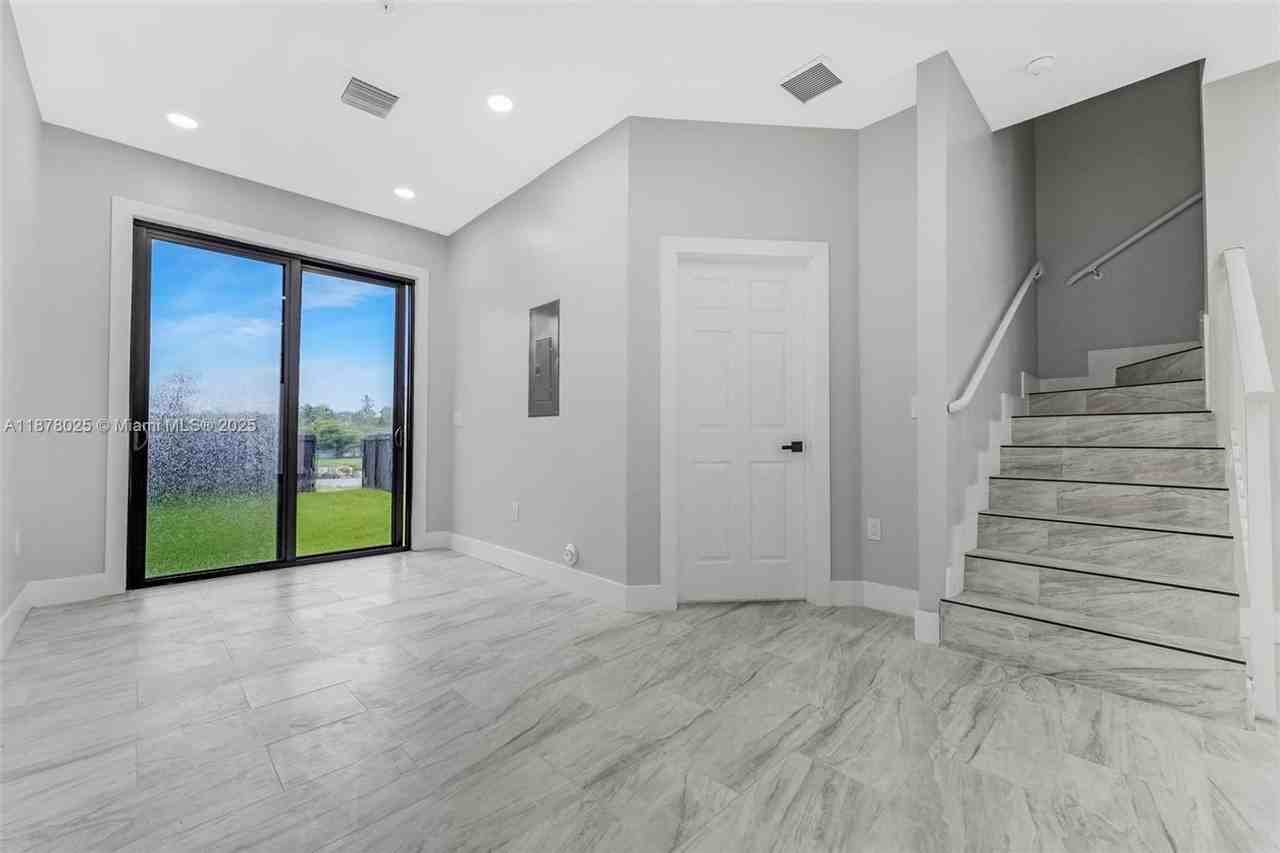 1962 Nw 107th St - Photo 3 of 30