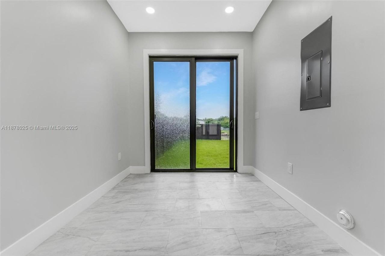 1962 Nw 107th St - Photo 6 of 30