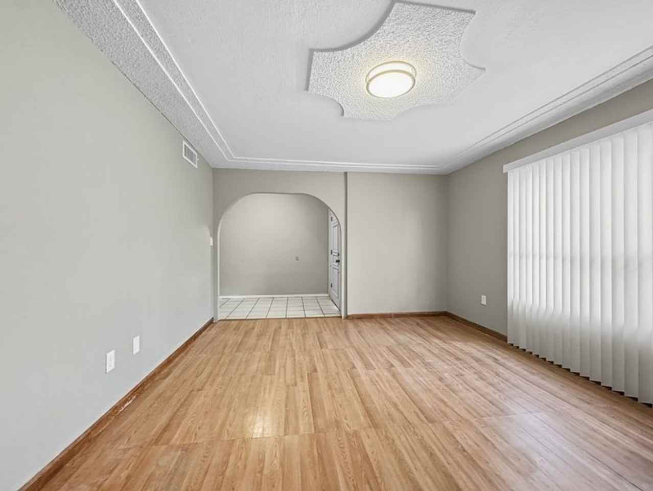 106 Maple Ct - Photo 3 of 25