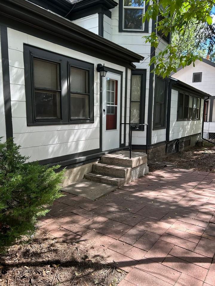 528 E Platte Ave - Photo 2 of 10