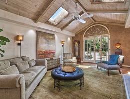 featured image of 2229 S Beverly Dr