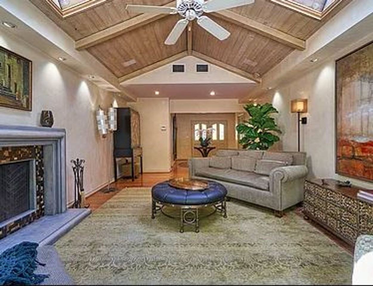 2229 S Beverly Dr - Photo 3 of 20