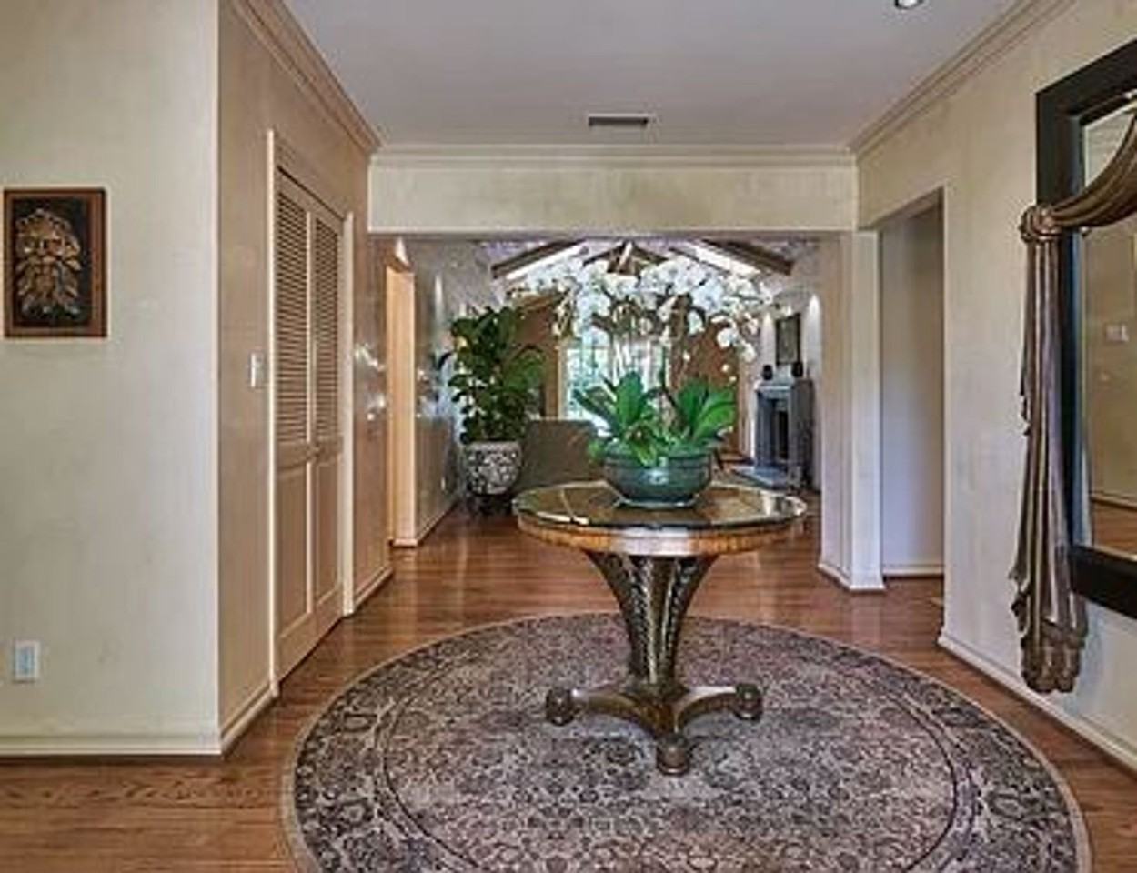 2229 S Beverly Dr - Photo 4 of 20