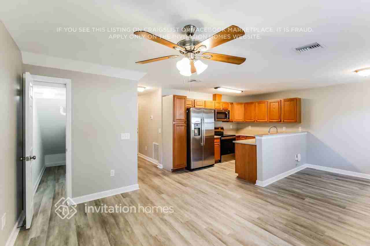 140 Carol Susan Ln - Photo 6 of 18