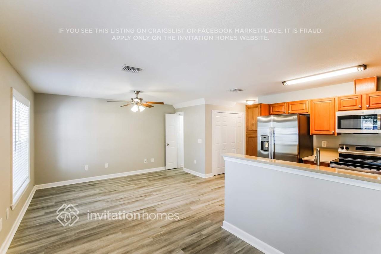 140 Carol Susan Ln - Photo 7 of 18