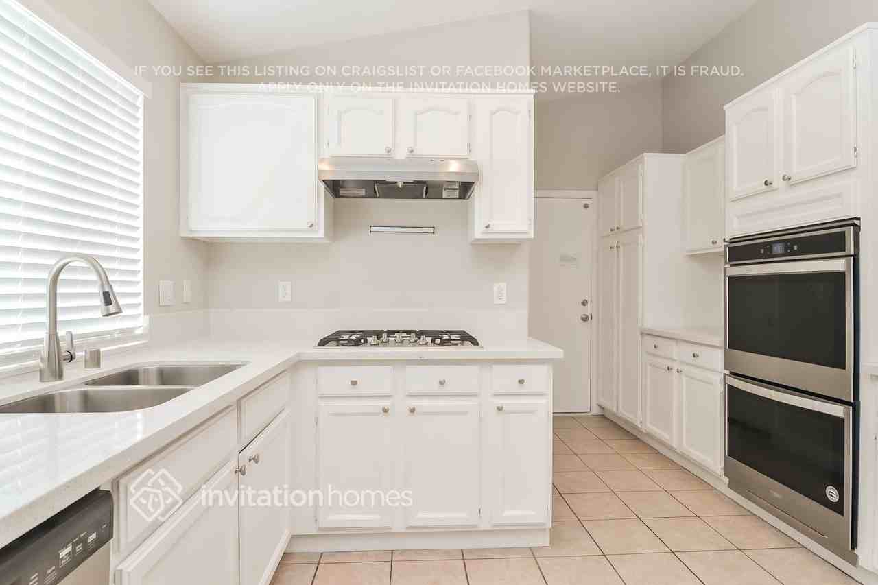 1853 Vista Pointe Ave - Photo 7 of 16