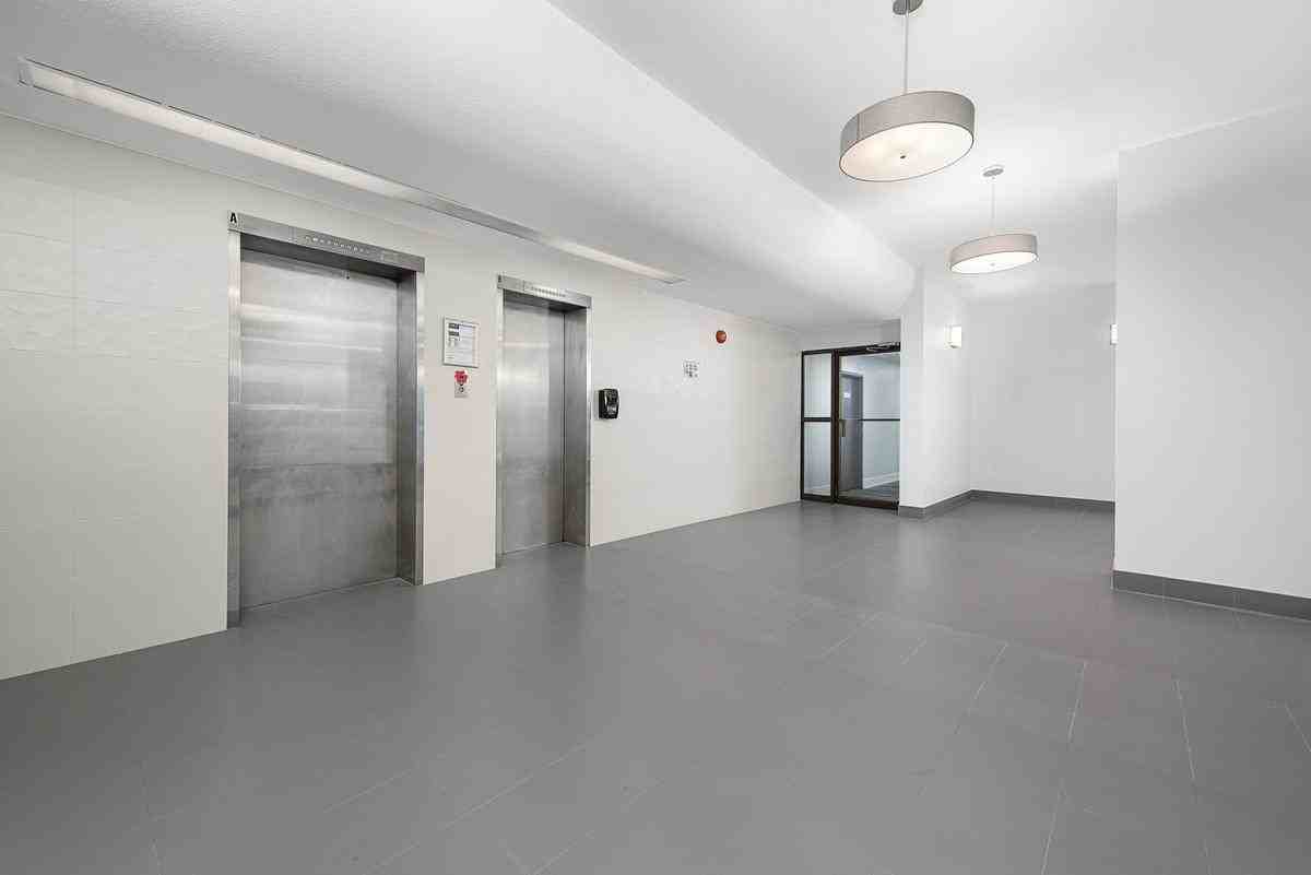 18 Steeles Avenue, East - Photo 2 of 25