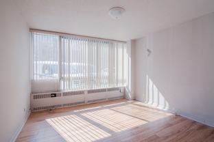 1975 de Maisonneuve - Photo 1 of 1