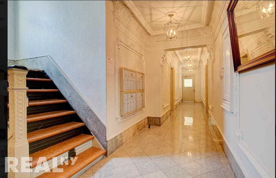 17th St #7 - Photo 2 of 4
