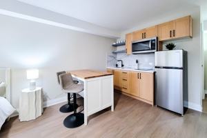 featured image of 7737 Lundy'S Lane