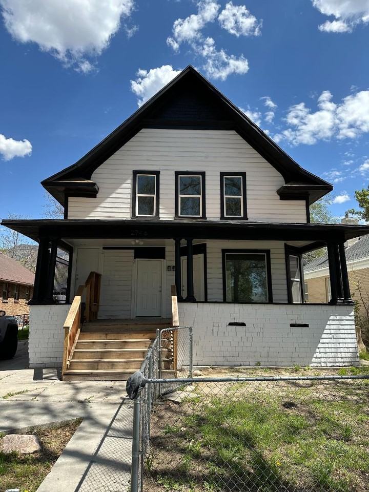 2746 Madison Ave - Photo 2 of 20